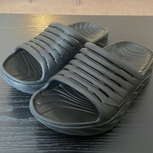 HOKA Women’s recovery slides Size 8